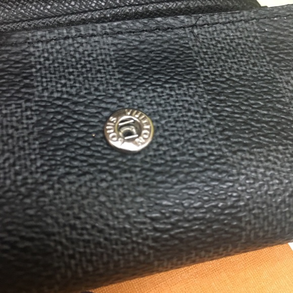 Preloved authentic 6 key holder in graphite - Picture 2 of 8